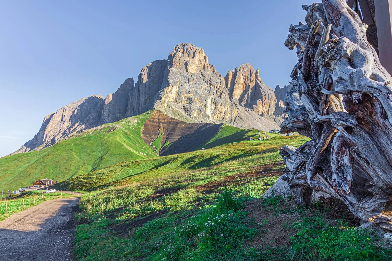 Dieci itinerari<br>nelle Dolomiti.